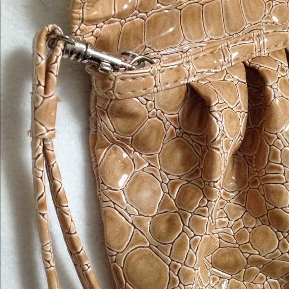 NEW Clutch Purse Wristlet Reptile Tan Toggle Flap Polka Dot Lined Mainstreet MSC - Picture 7 of 8